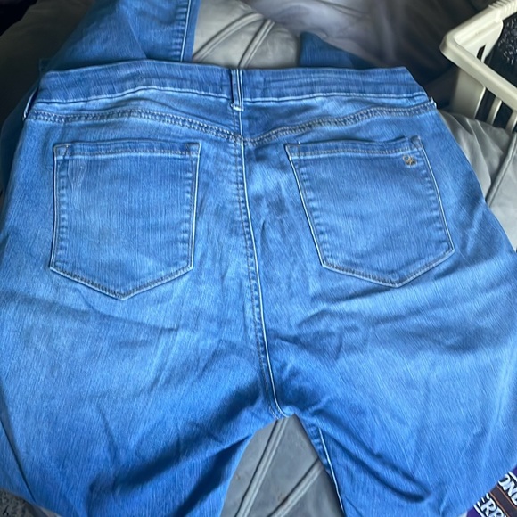 Beautiful JS light wash bell bottoms! - Picture 6 of 7